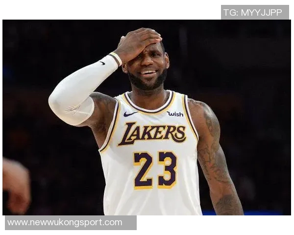 湖人球迷怒斥詹姆斯表现不佳直言其无法跻身历史前五行列